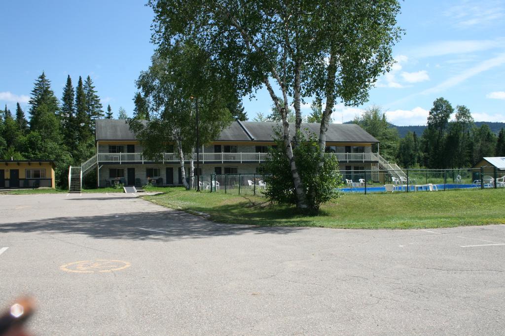 La Cuillere A Pot Saint-Donat-de-Montcalm Exterior photo